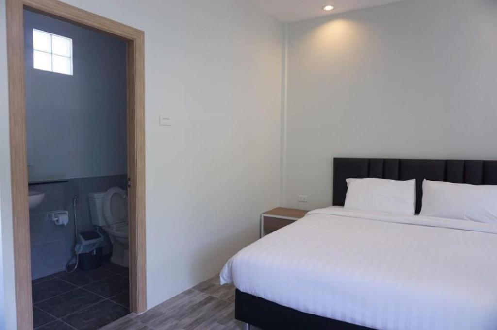Oyo 259 Baan Napatr Hotel หาดบางเทา ภายนอก รูปภาพ